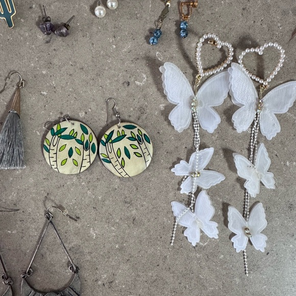 Assorted Earring Collection - Picture 4 of 5